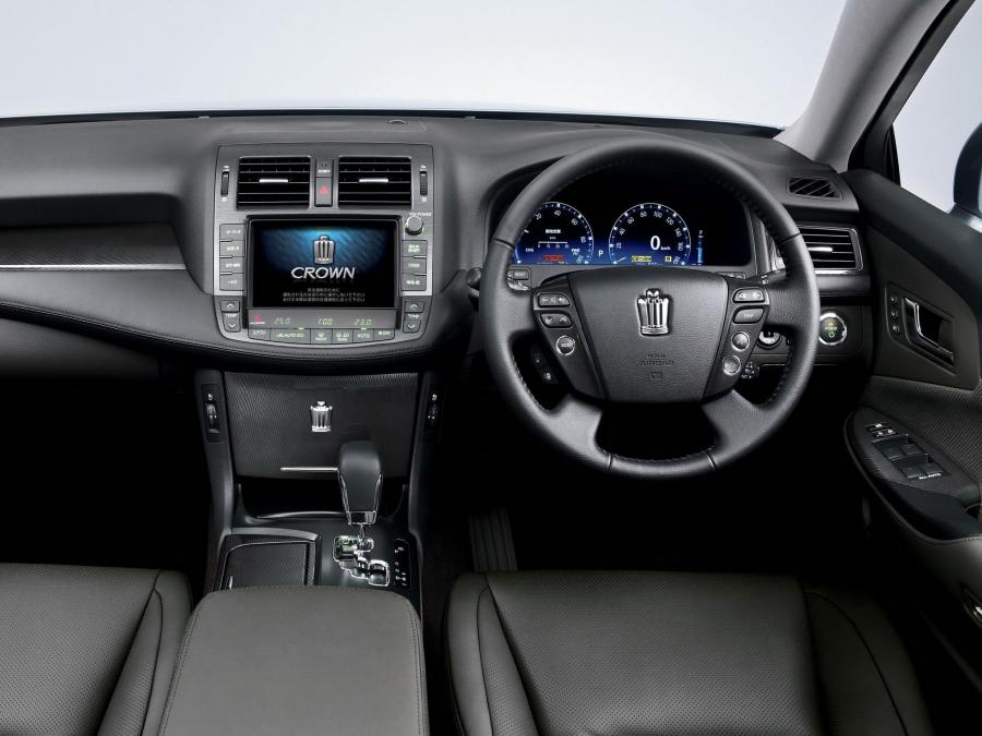  Toyota Crown Hybrid Concept 2007 года  (фото 4 из 17)